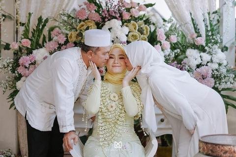 Prosesi pengajian dan siraman menjelang pernikahan